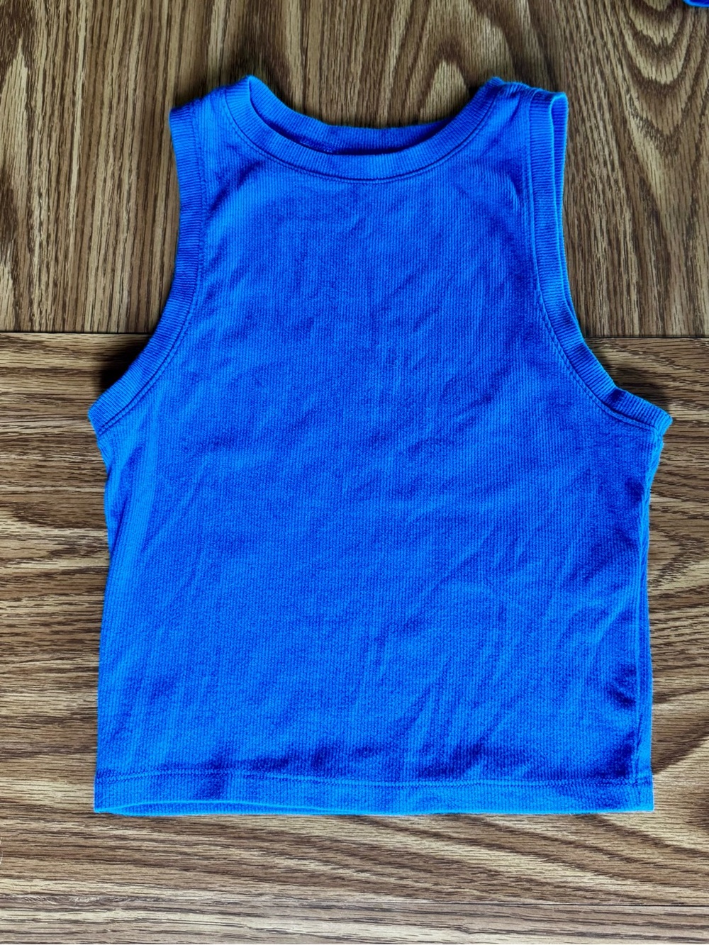 Lot of Women’s tees/tanks Small - Hollister, Aero, Old Navy - Picture 3 of 8